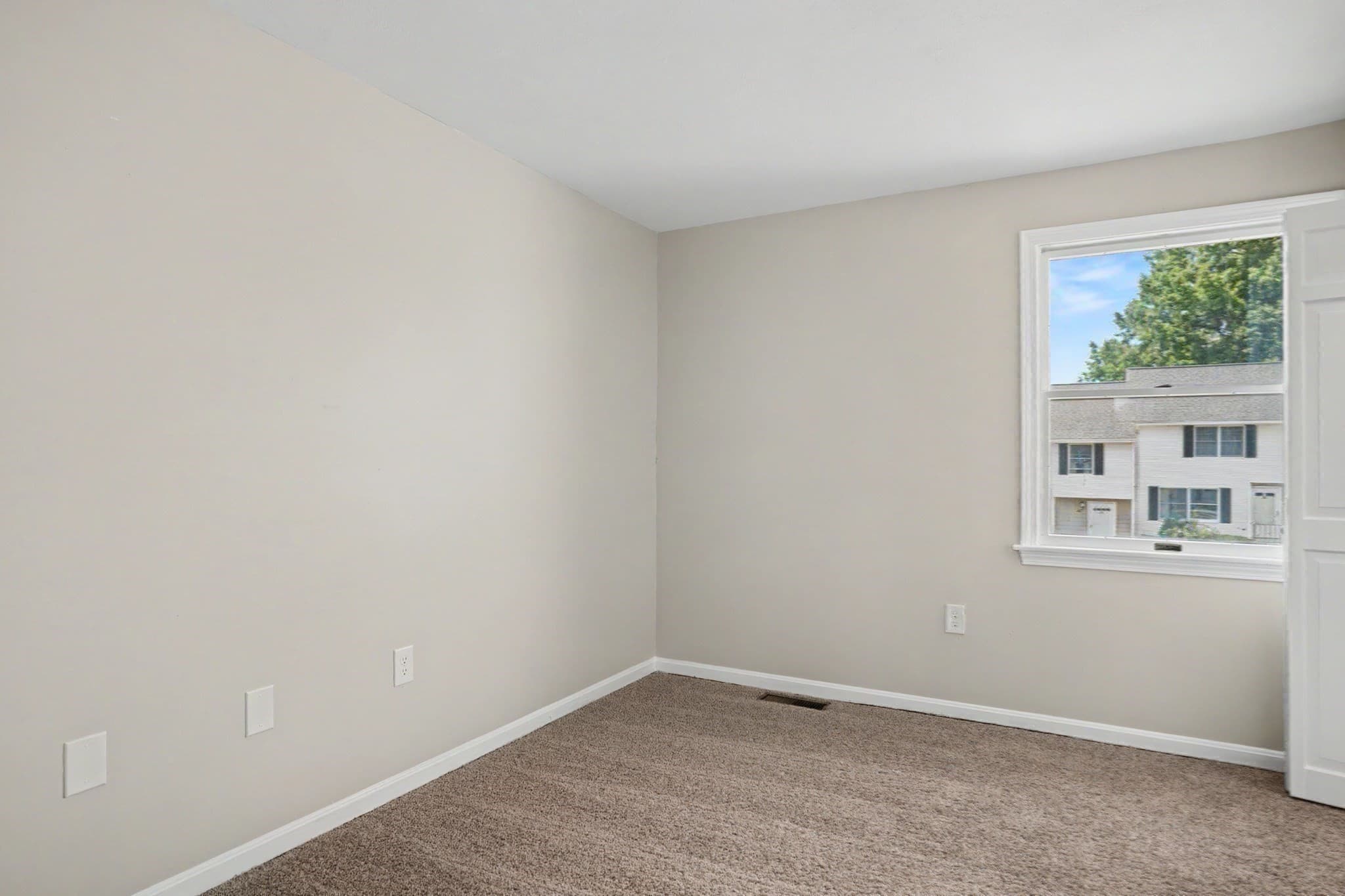 Condominium at 13 Brandee Ln # 24, Methuen MA 01844, Methuen, photo 15 of 31