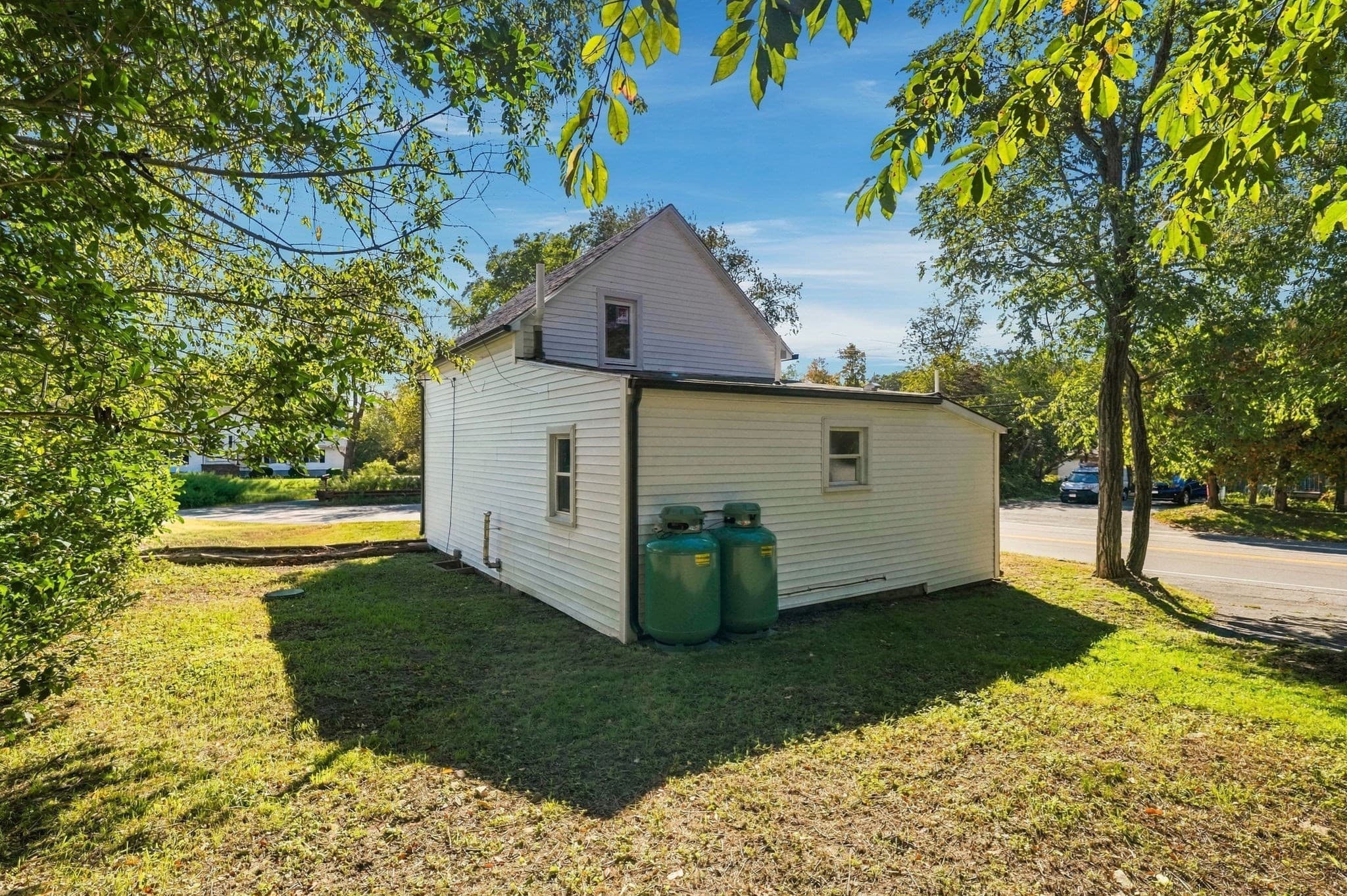 Single Family Residence at 963 Russells Mills Rd, Dartmouth MA 02748, photo 6 of 27