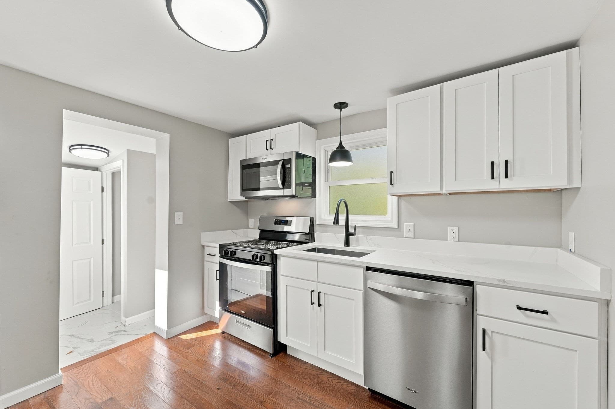 Single Family Residence at 963 Russells Mills Rd, Dartmouth MA 02748, photo 13 of 27