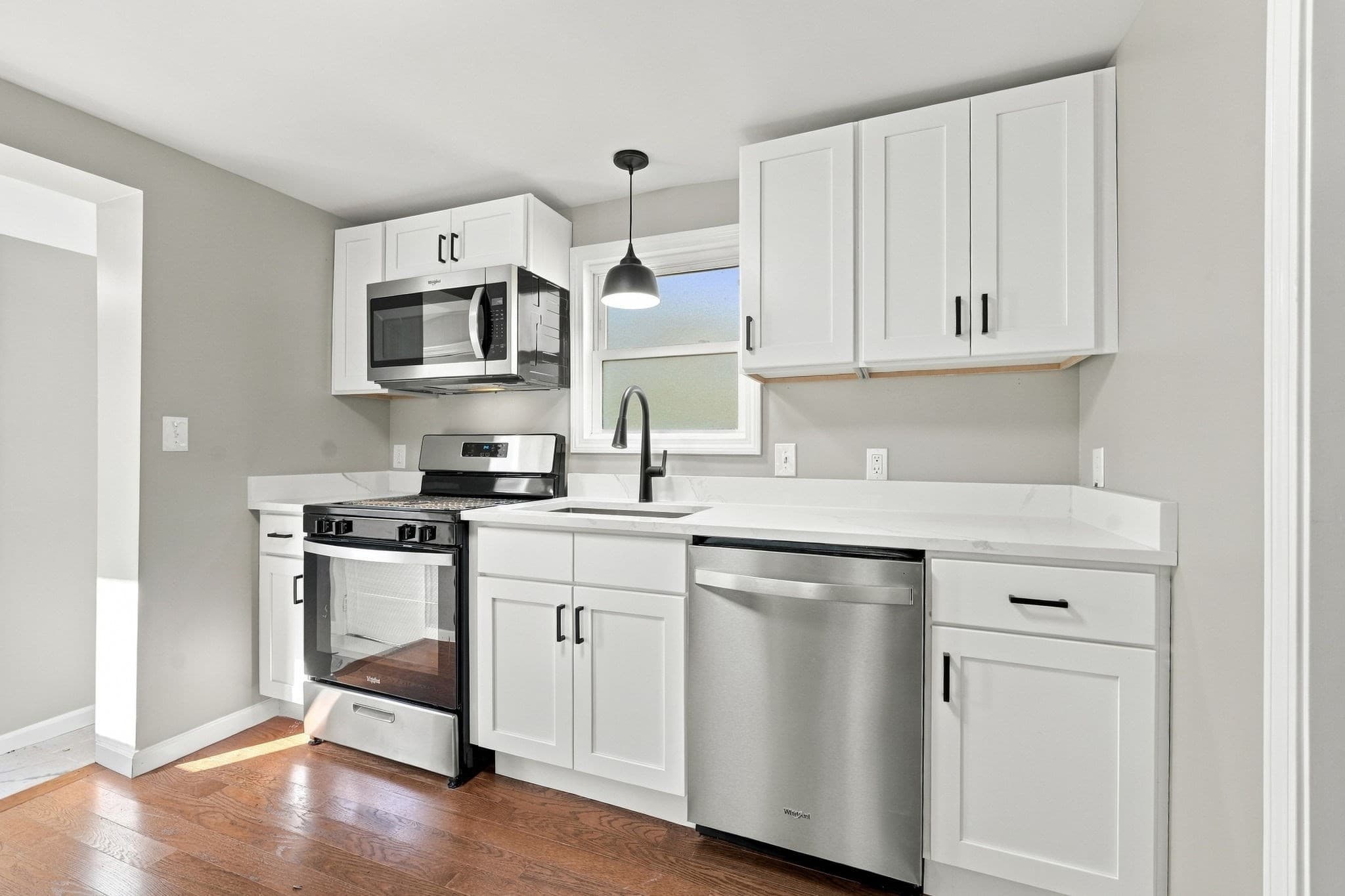 Single Family Residence at 963 Russells Mills Rd, Dartmouth MA 02748, photo 12 of 27