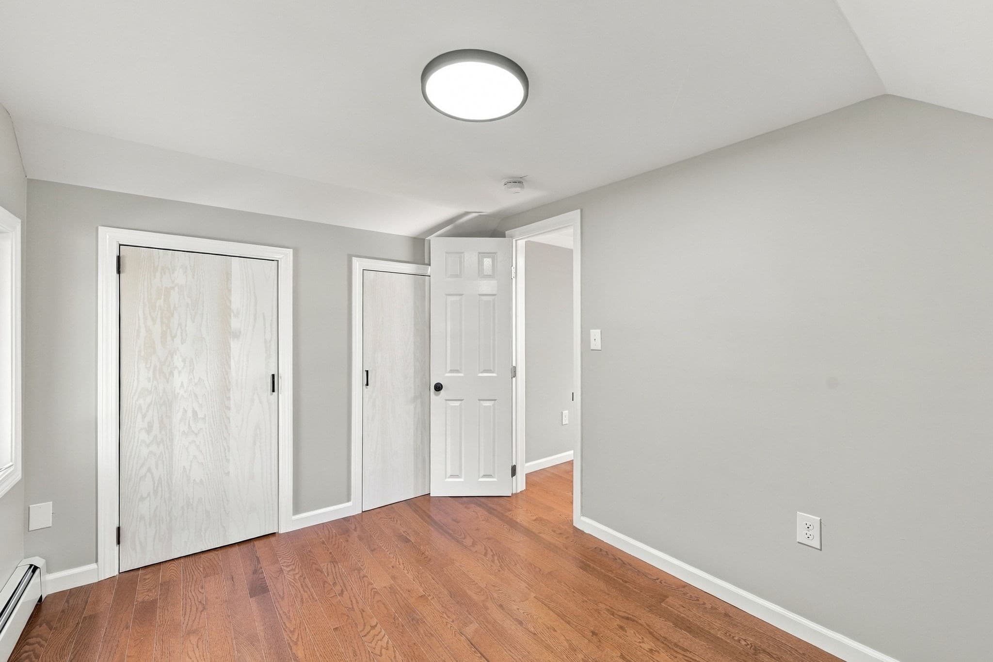 Single Family Residence at 963 Russells Mills Rd, Dartmouth MA 02748, photo 26 of 27