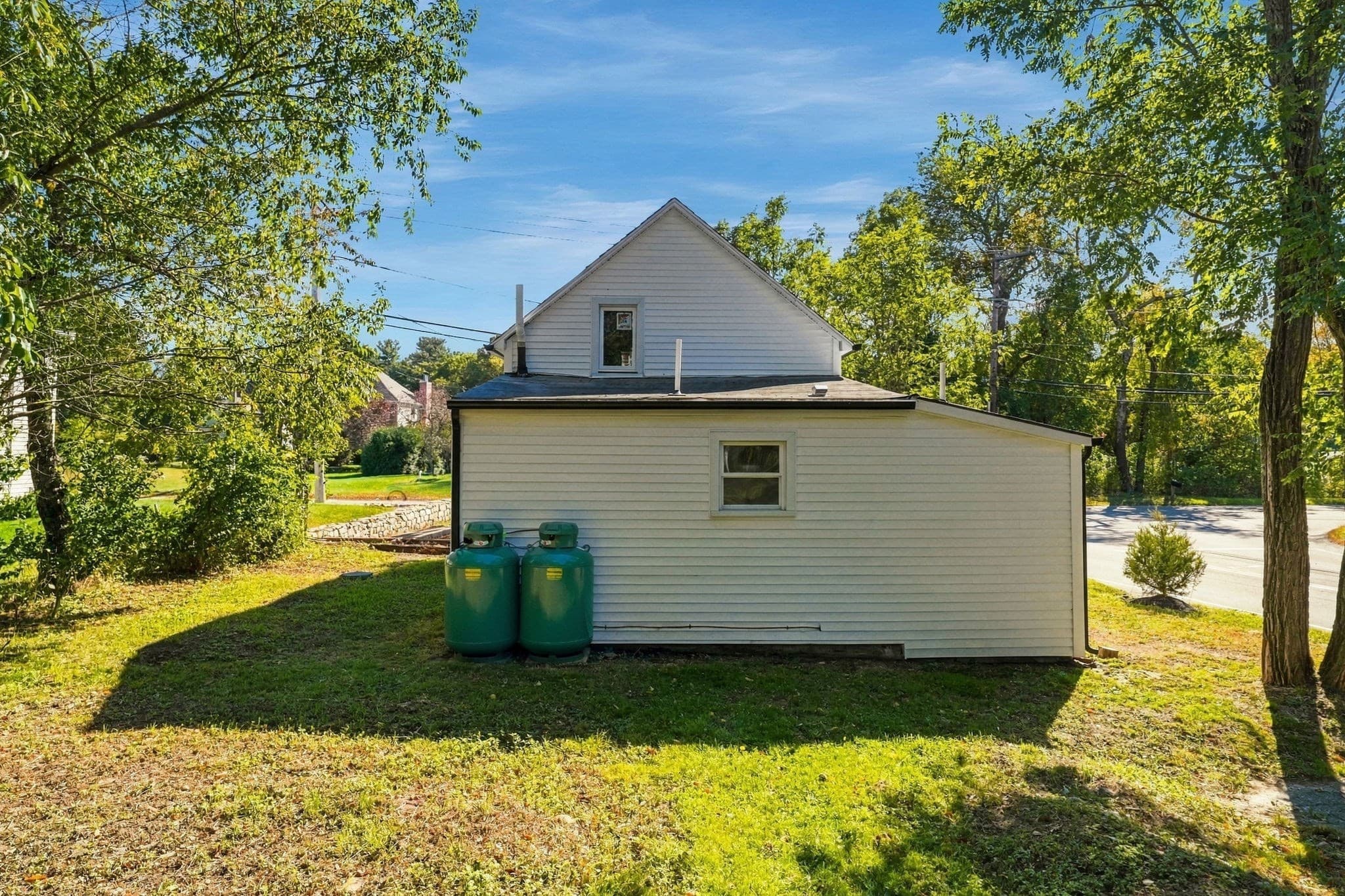 Single Family Residence at 963 Russells Mills Rd, Dartmouth MA 02748, photo 7 of 27