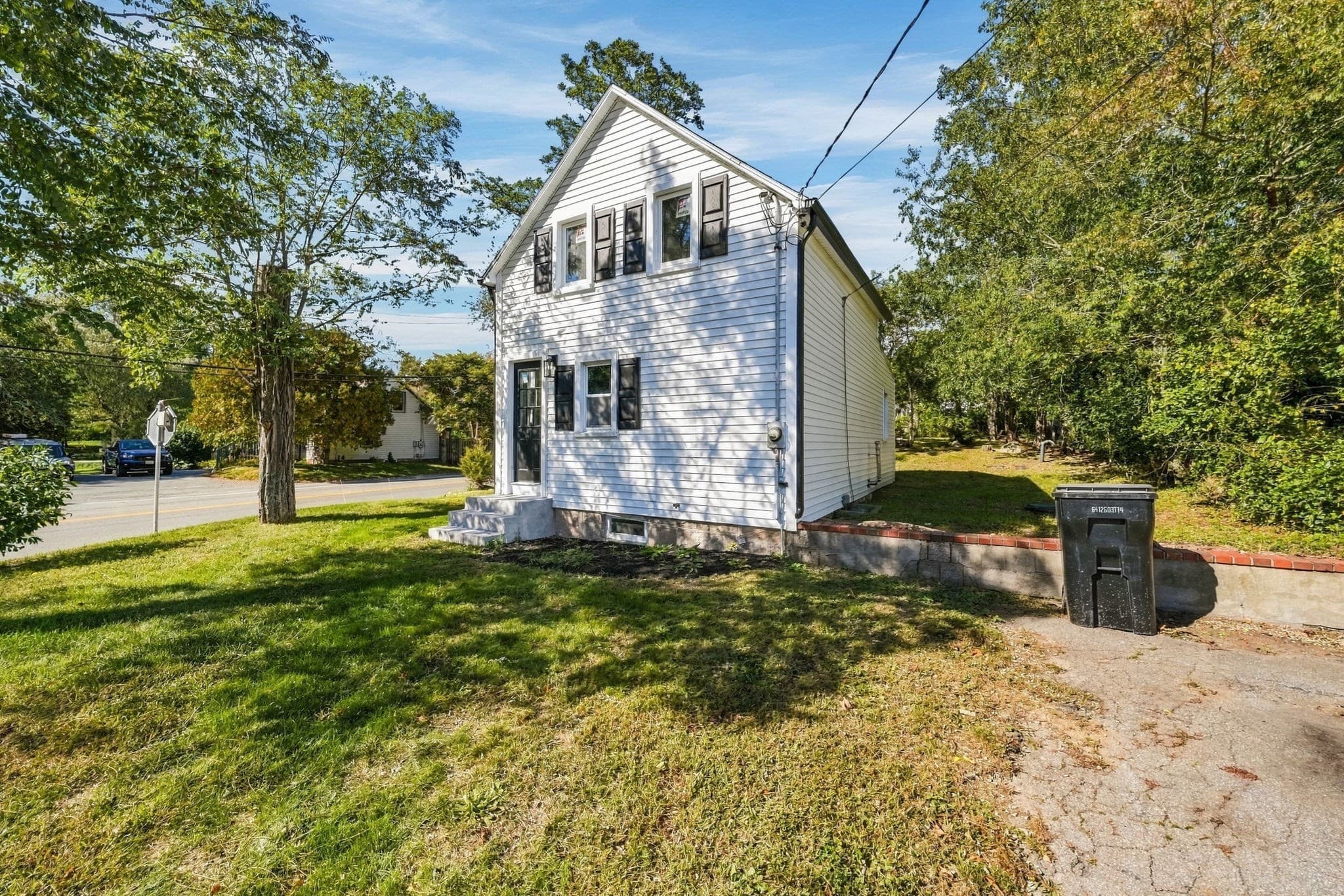 Single Family Residence at 963 Russells Mills Rd, Dartmouth MA 02748, photo 3 of 27