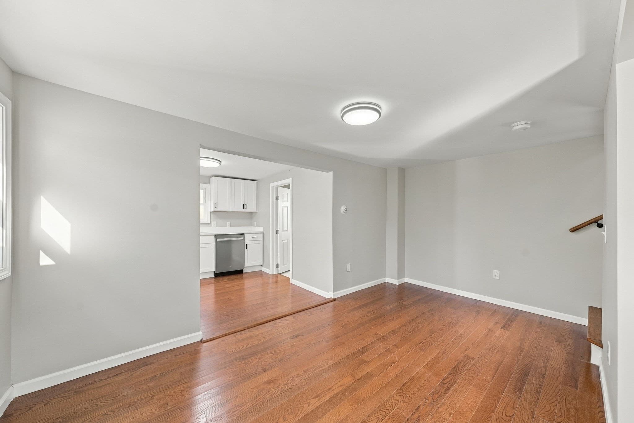 Single Family Residence at 963 Russells Mills Rd, Dartmouth MA 02748, photo 20 of 27