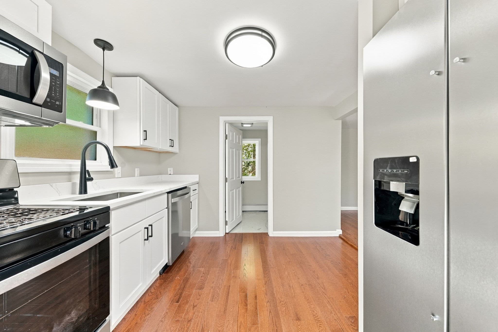 Single Family Residence at 963 Russells Mills Rd, Dartmouth MA 02748, photo 11 of 27
