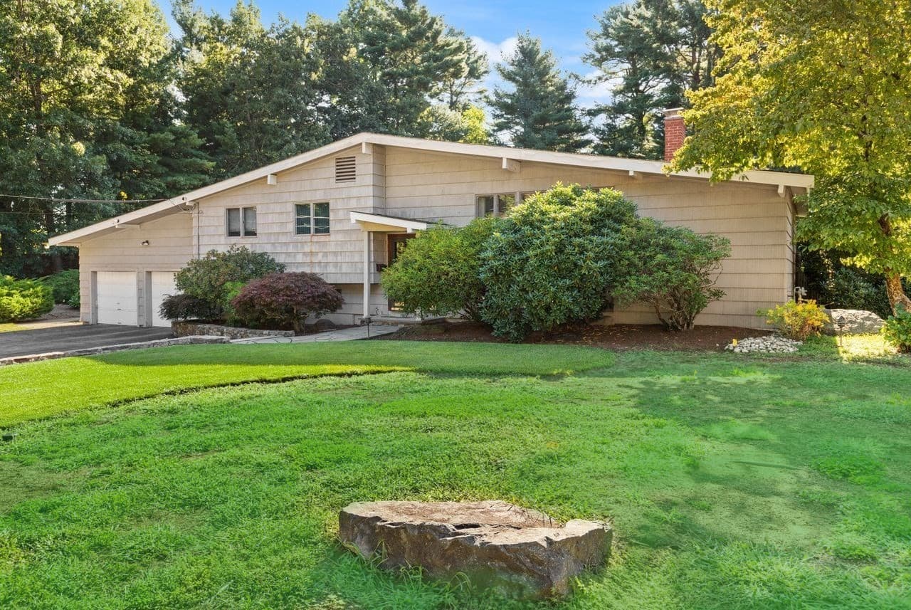 18 Jefferson Ave, Sharon MA 02067