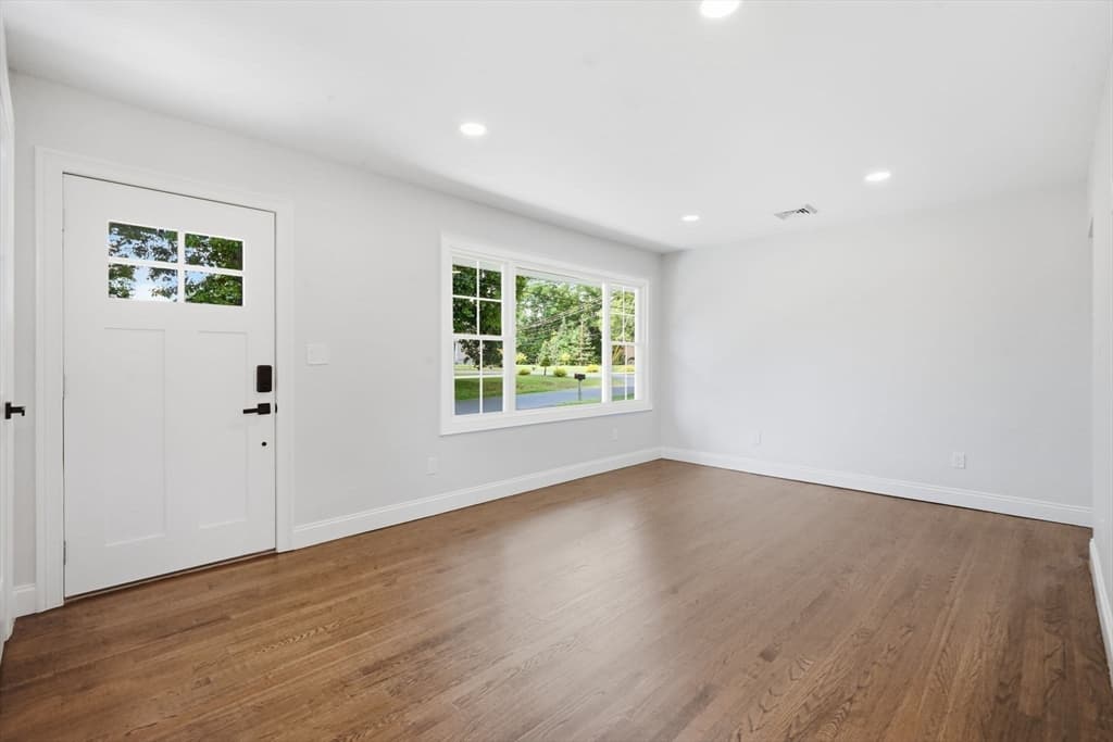 Single Family Residence at 15 Hilltop Ter, Ludlow MA 01056, Ludlow, photo 7 of 32