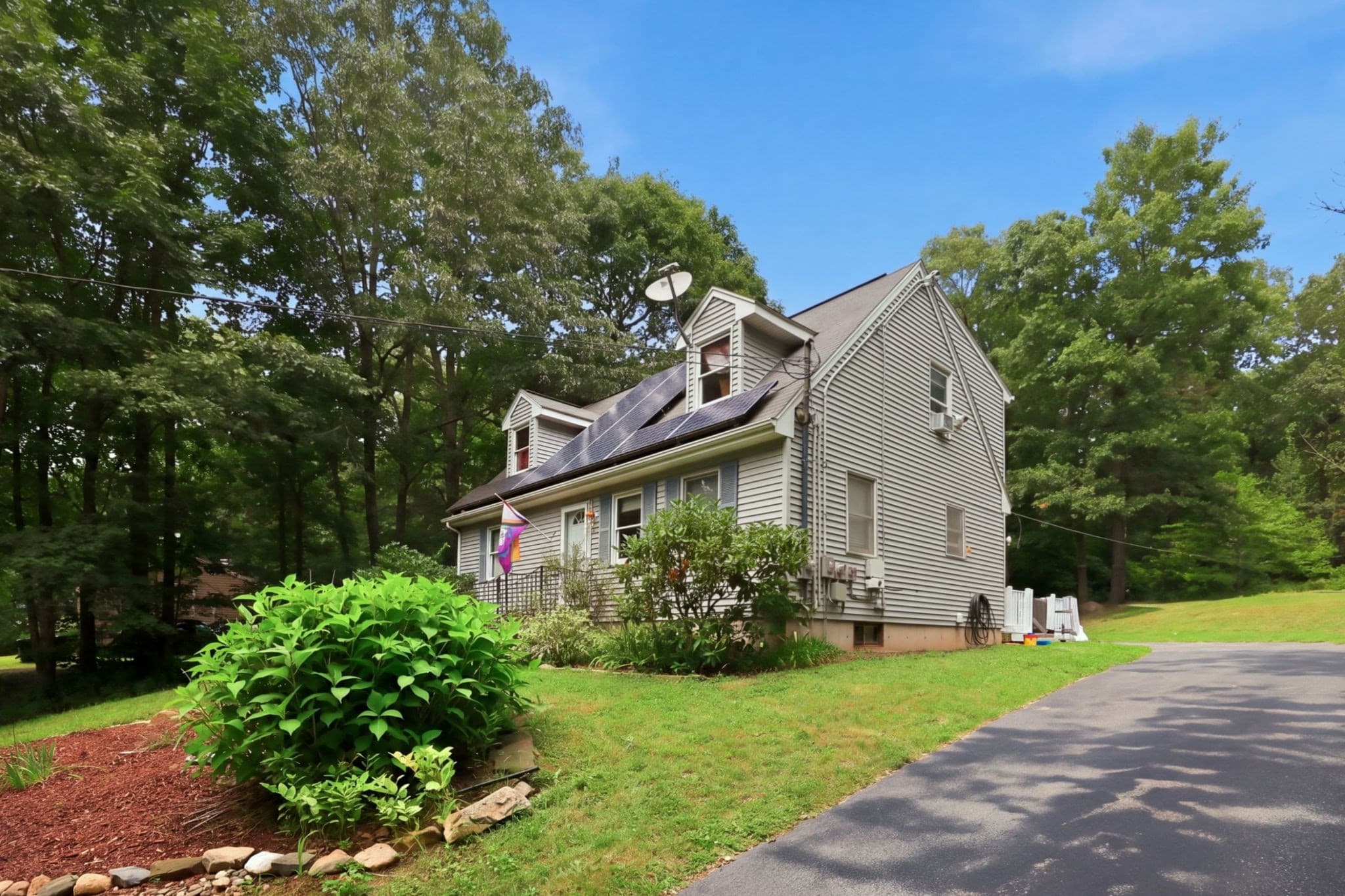 28 Old Thompson St, Palmer MA 01069