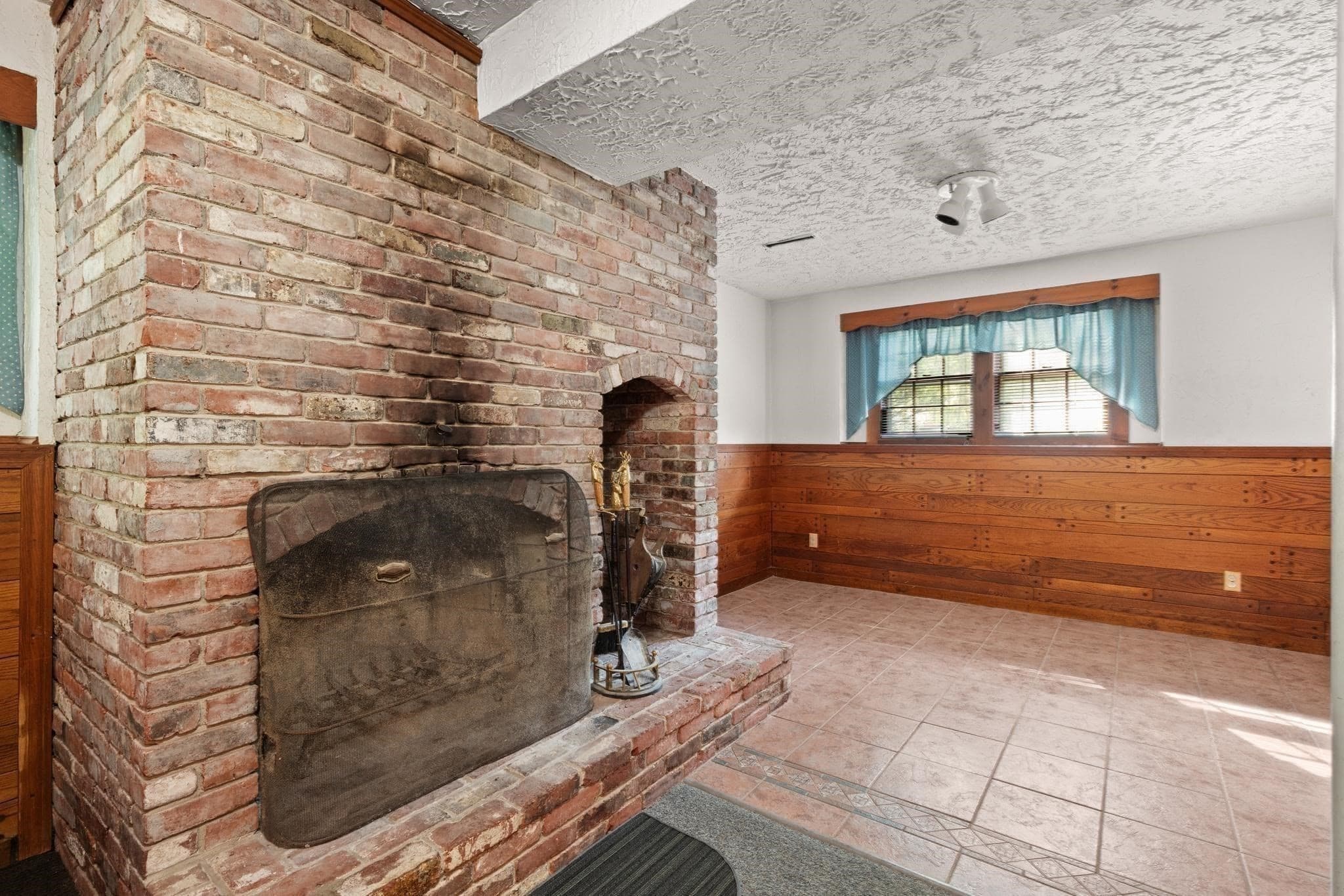 Single Family Residence at 35 Marston St, Tewksbury MA 01876, photo 24 of 39