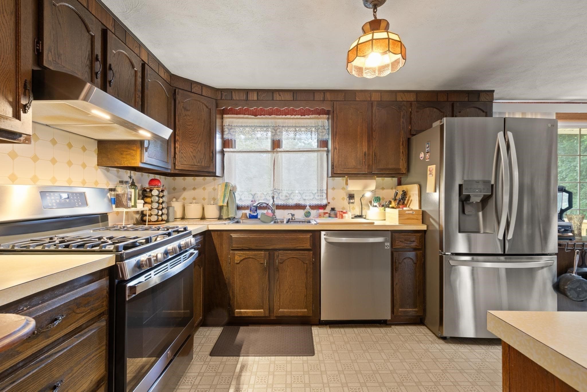 Single Family Residence at 35 Marston St, Tewksbury MA 01876, photo 4 of 39