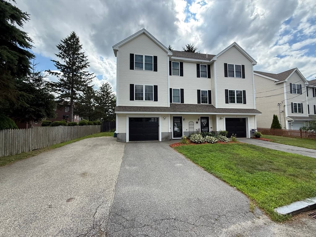 Condominium at 7 Willow St # 7, Haverhill MA 01832, photo 2 of 24