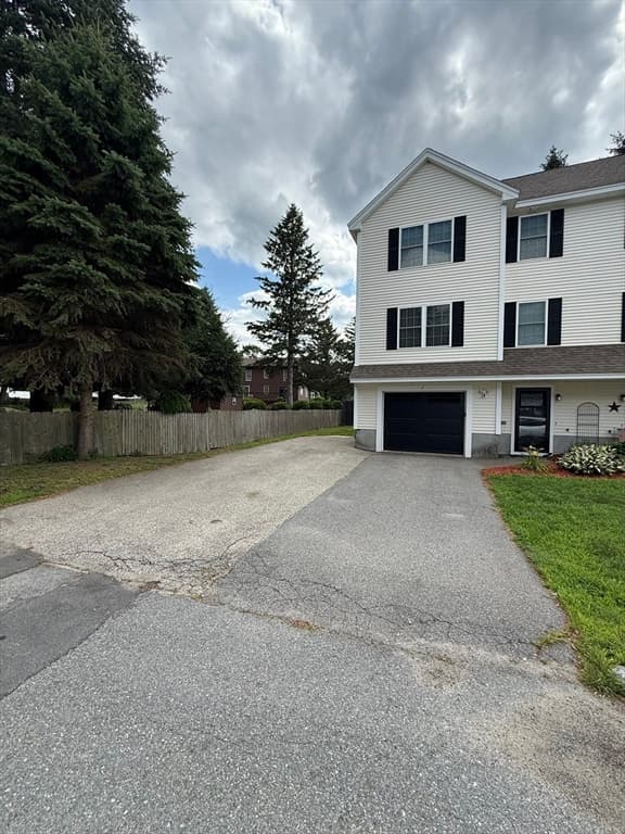 Condominium at 7 Willow St # 7, Haverhill MA 01832, photo 3 of 24