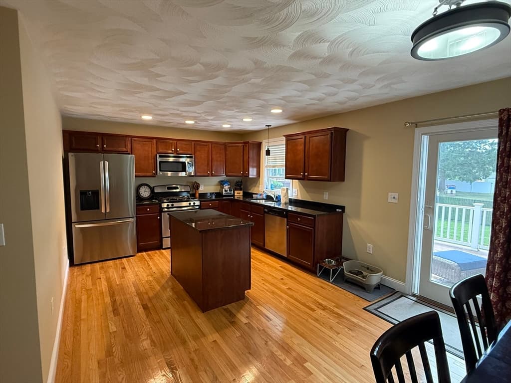 Condominium at 7 Willow St # 7, Haverhill MA 01832, photo 10 of 24