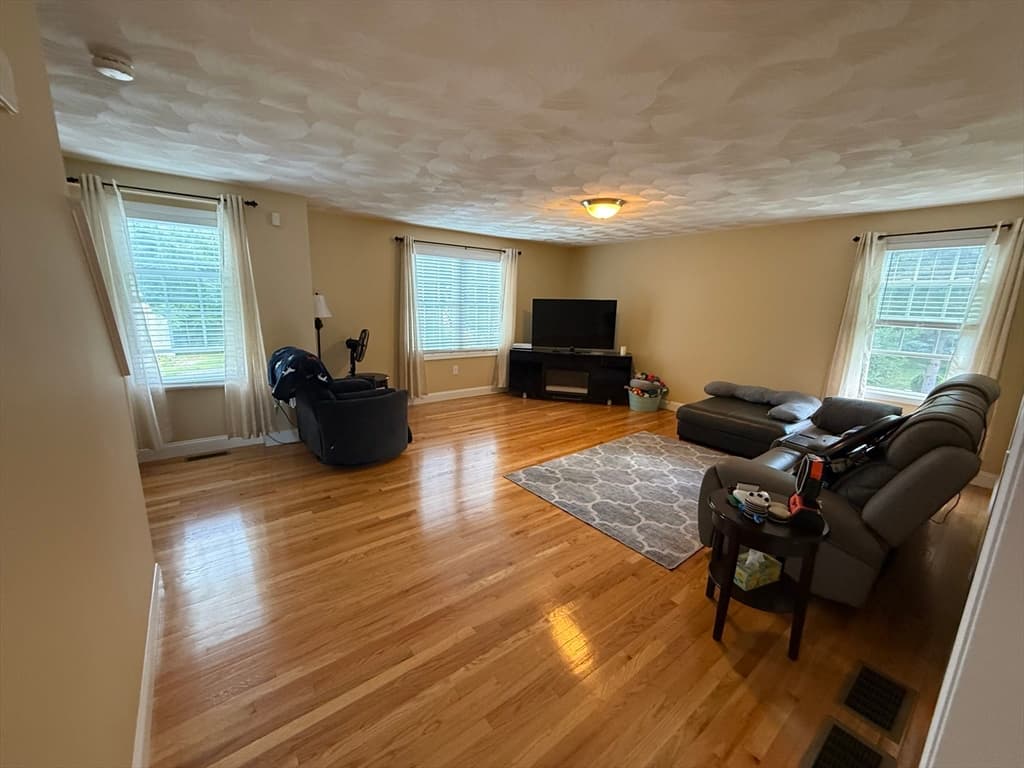 Condominium at 7 Willow St # 7, Haverhill MA 01832, photo 11 of 24