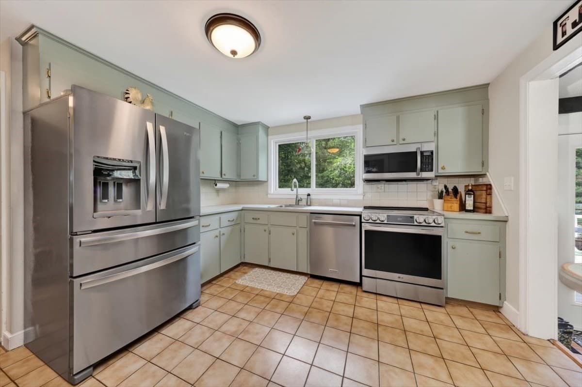 Single Family Residence at 127 Taylor St, Pembroke MA 02359, Pembroke, photo 5 of 31