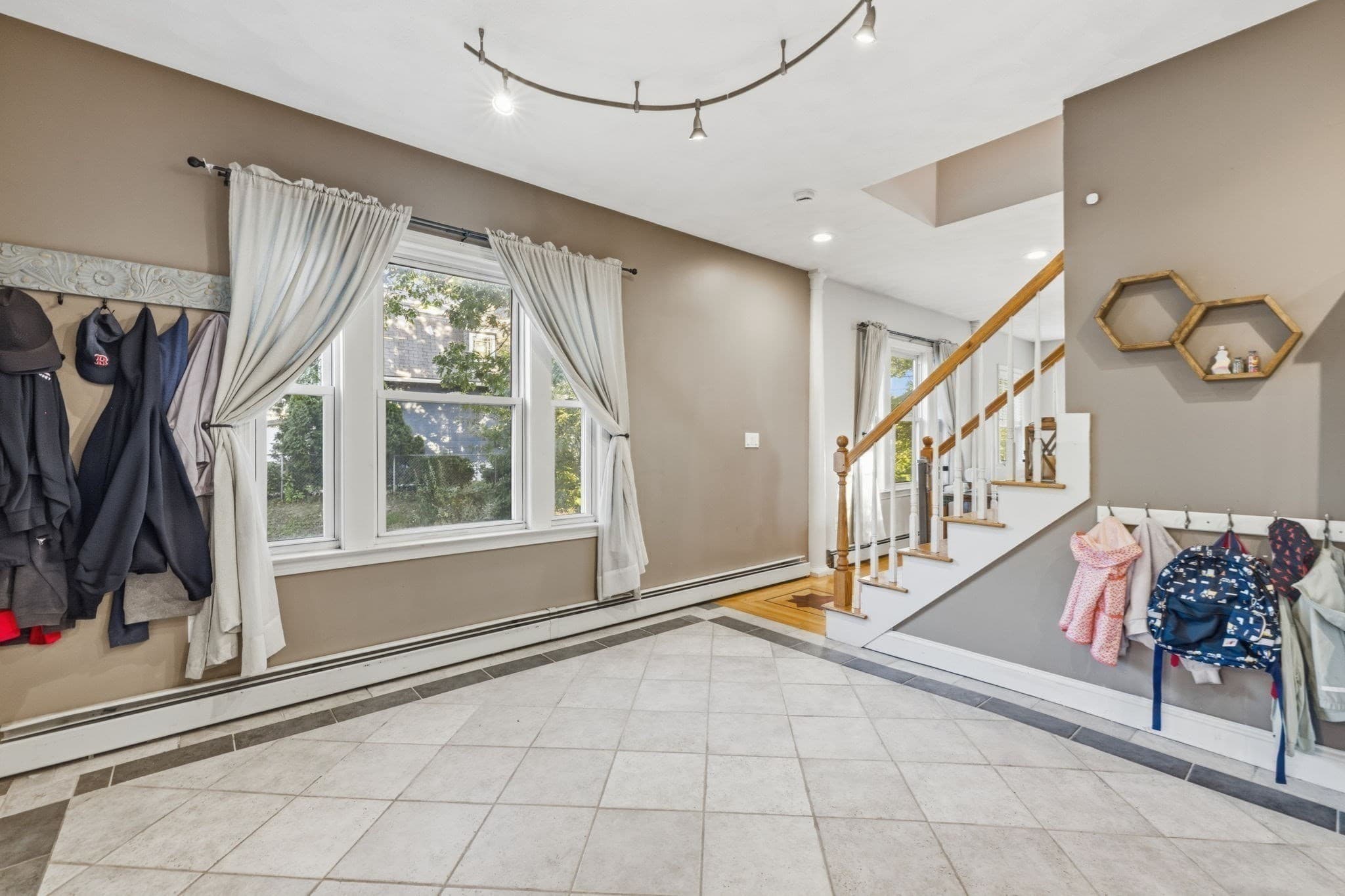 Single Family Residence at 648 Merrimack Ave, Dracut MA 01826, photo 17 of 39