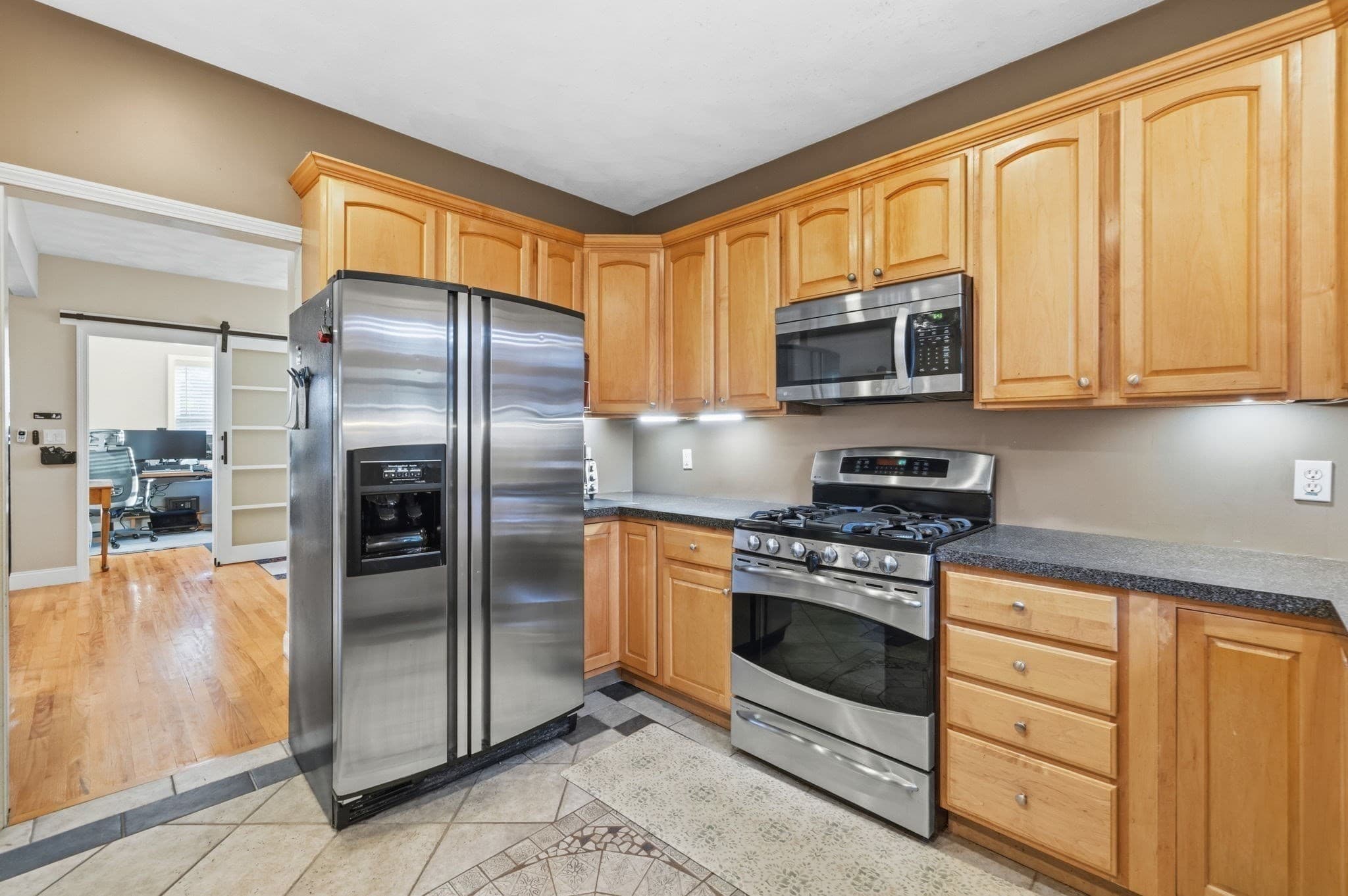 Single Family Residence at 648 Merrimack Ave, Dracut MA 01826, photo 12 of 39