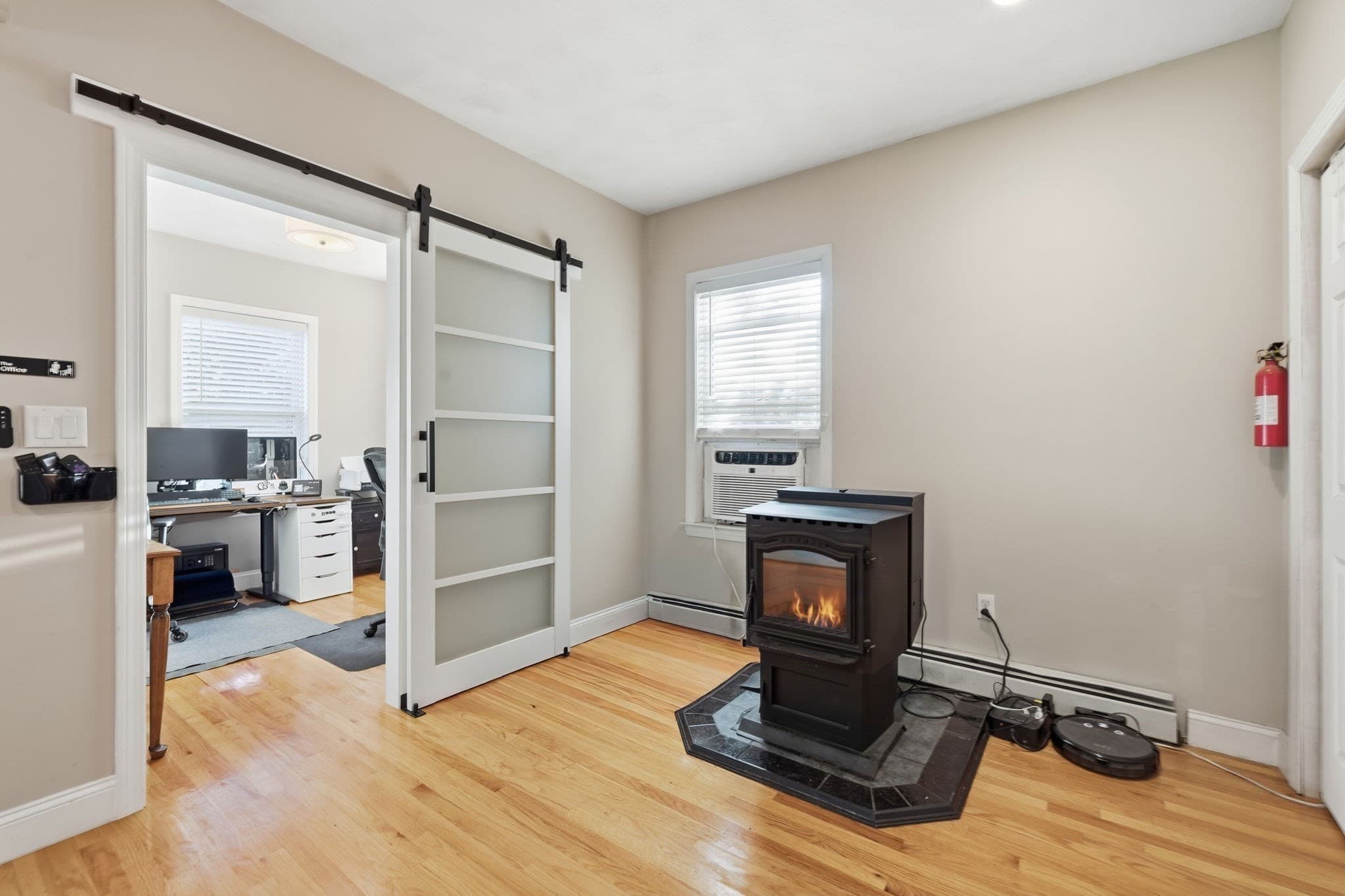 Single Family Residence at 648 Merrimack Ave, Dracut MA 01826, photo 9 of 39