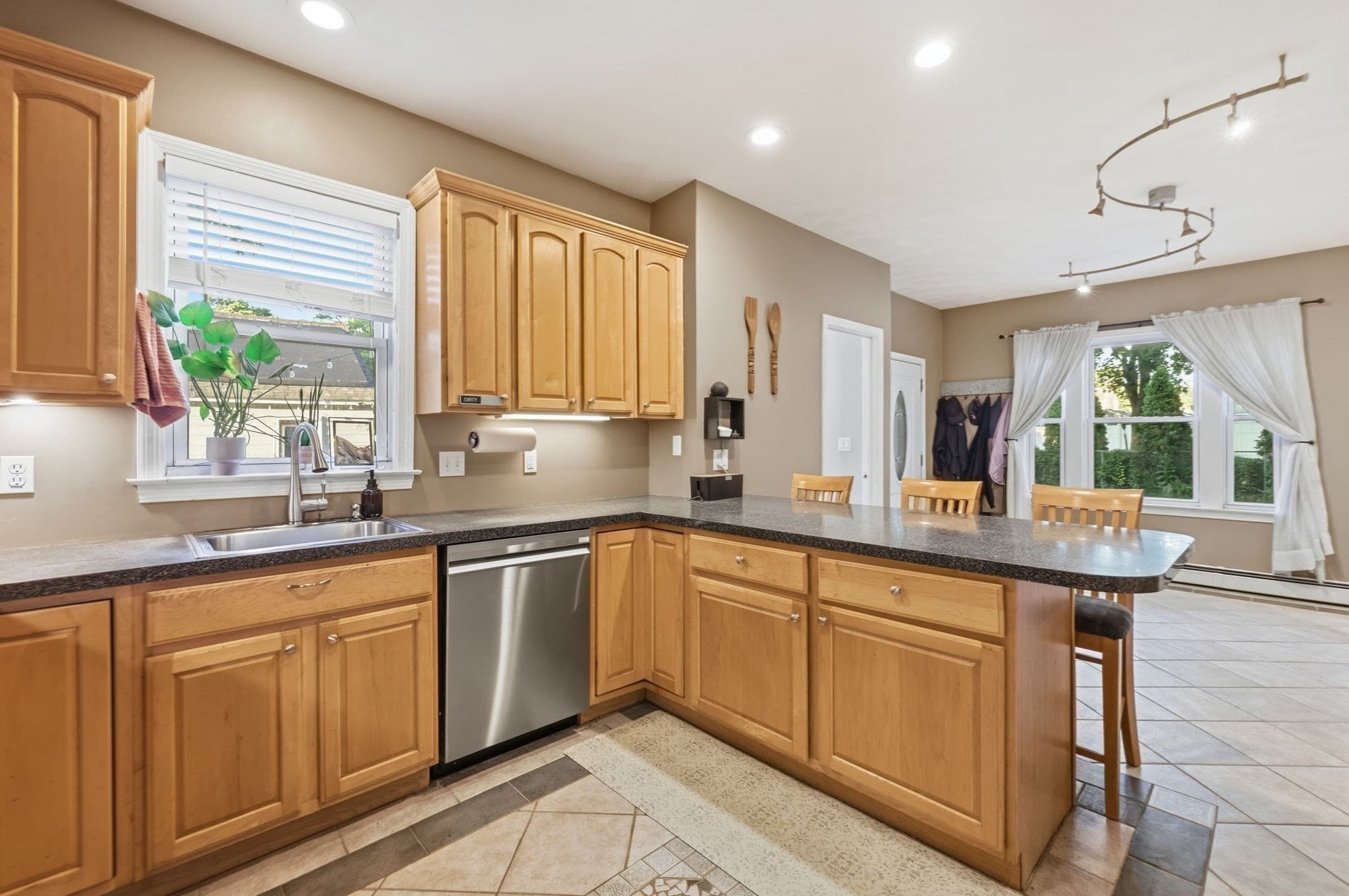 Single Family Residence at 648 Merrimack Ave, Dracut MA 01826, photo 10 of 39