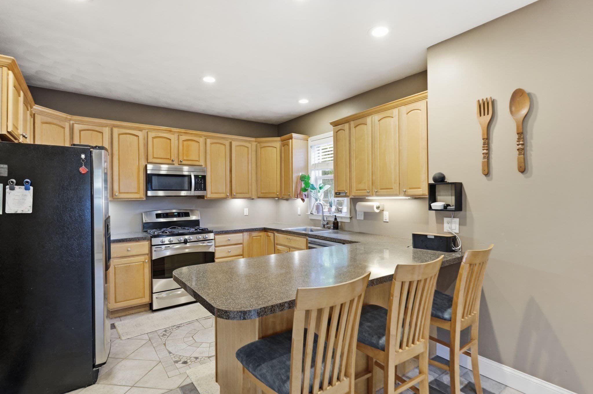 Single Family Residence at 648 Merrimack Ave, Dracut MA 01826, photo 14 of 39