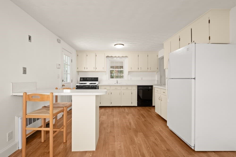 Single Family Residence at 33 Wilson Rd, Stoneham MA 02180, Stoneham, photo 6 of 39