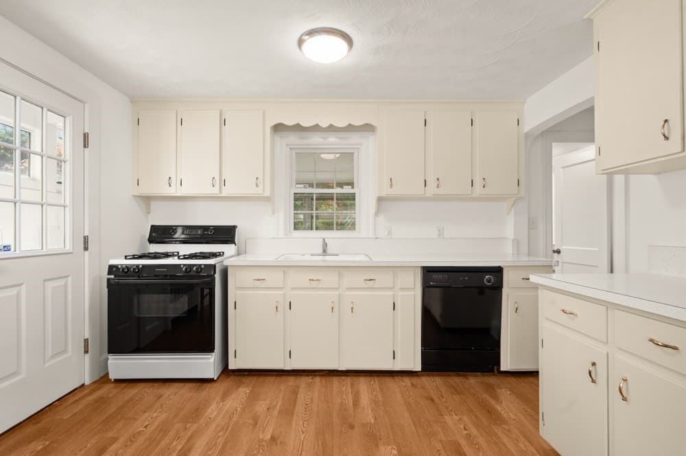 Single Family Residence at 33 Wilson Rd, Stoneham MA 02180, Stoneham, photo 7 of 39