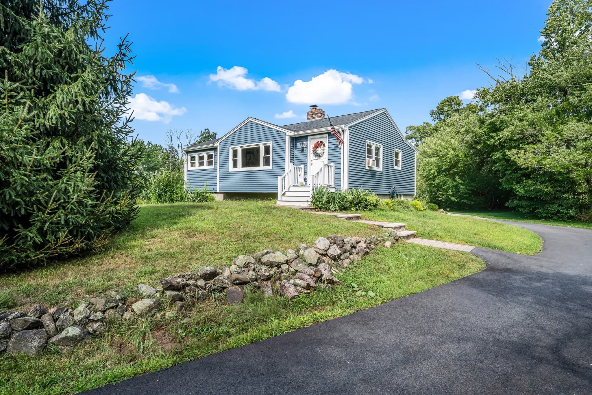 201 Old Burley St, Danvers MA 01923