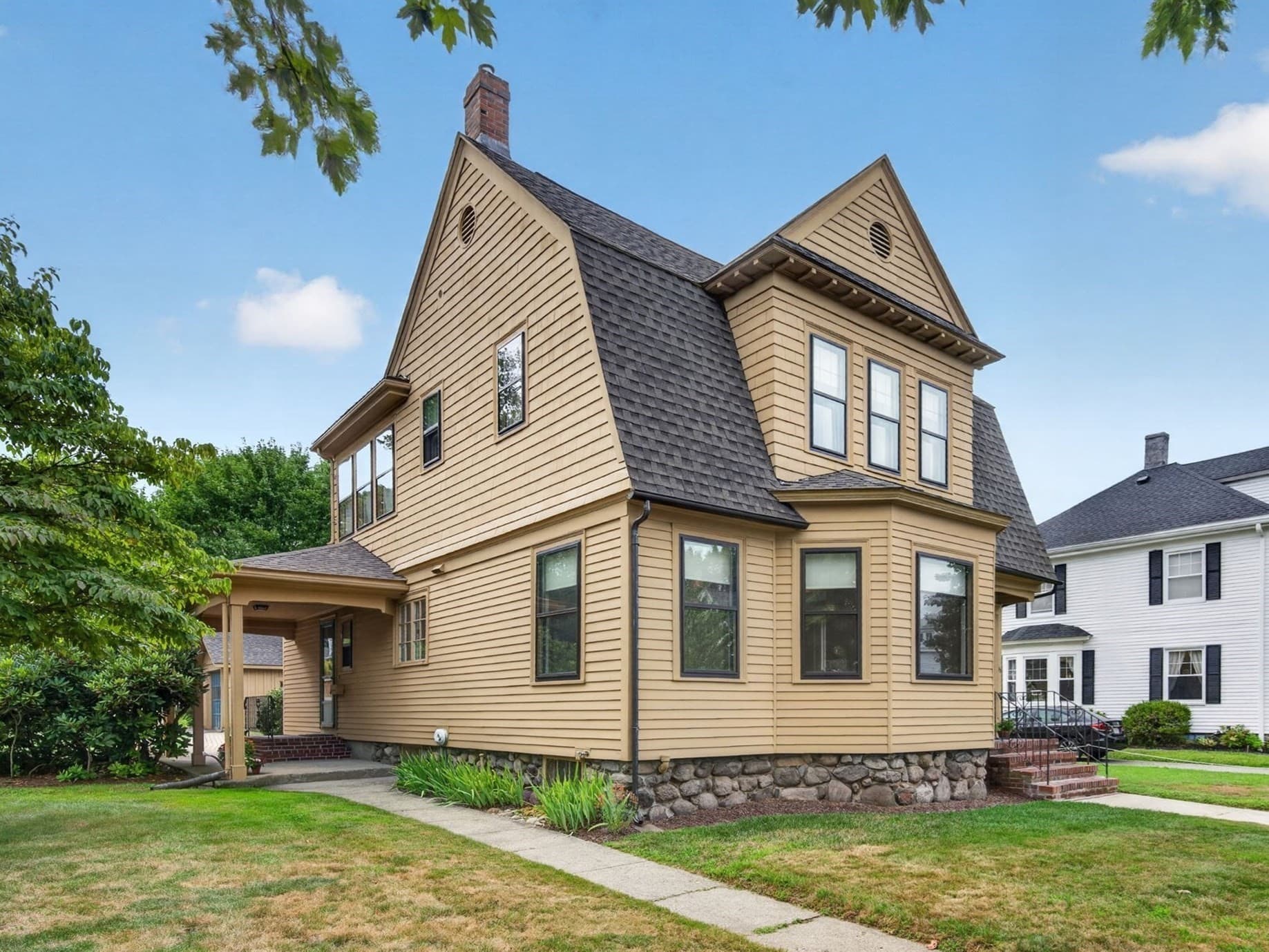 Single Family Residence at 33 Lexington Ave, Haverhill MA 01835, Haverhill, photo 2 of 31