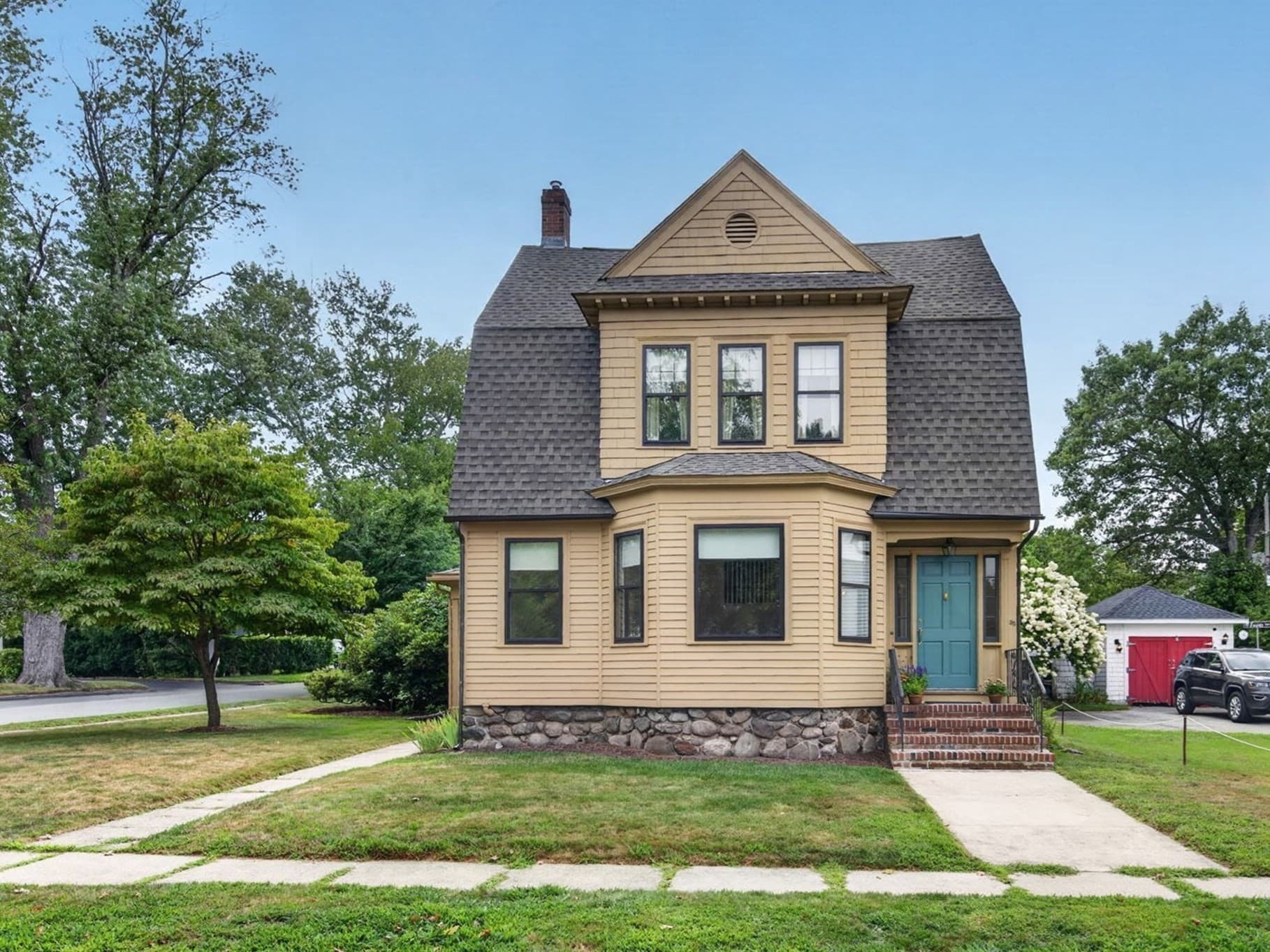 Single Family Residence at 33 Lexington Ave, Haverhill MA 01835, Haverhill, photo 3 of 31