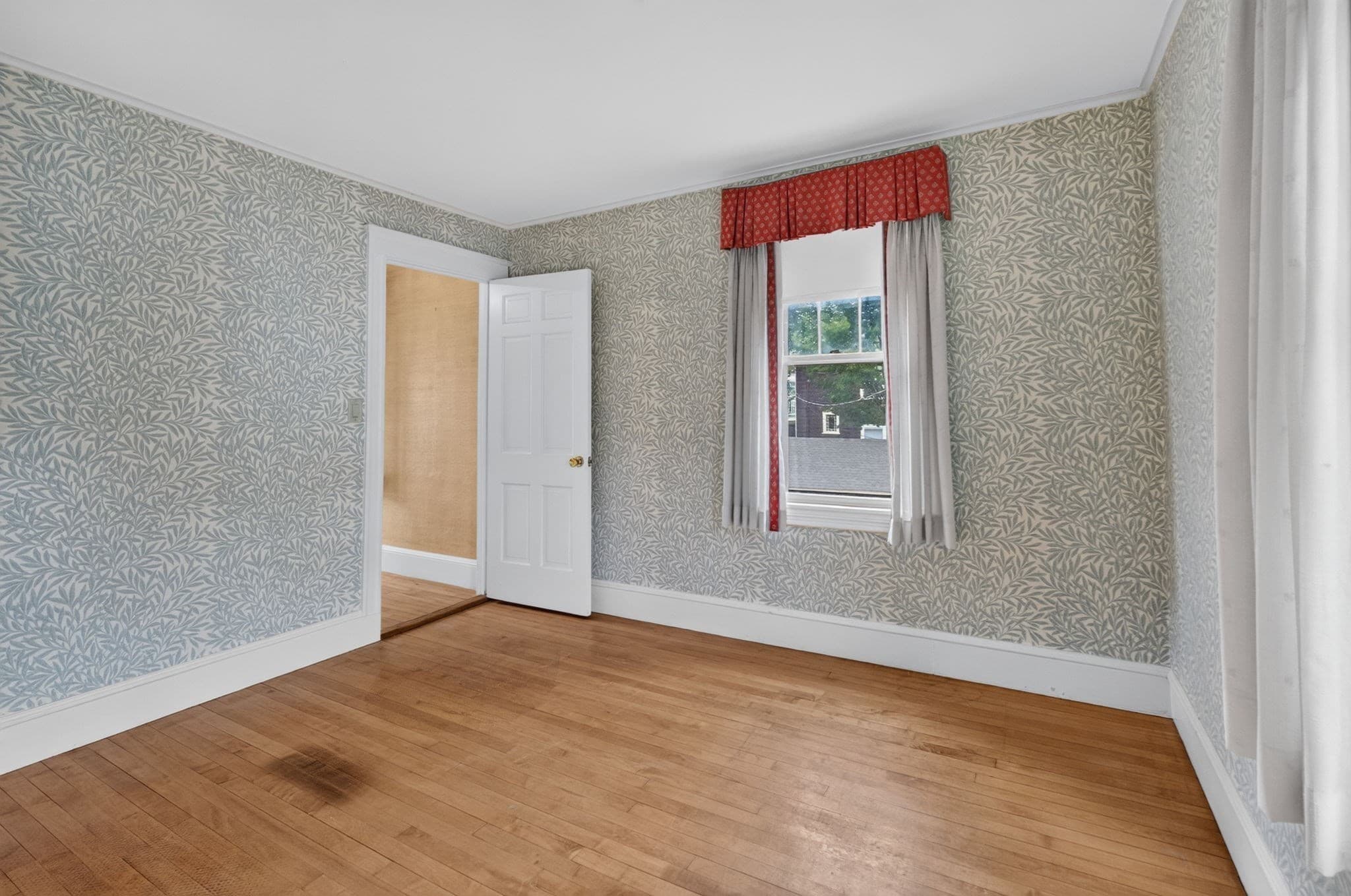 Single Family Residence at 33 Lexington Ave, Haverhill MA 01835, Haverhill, photo 24 of 31