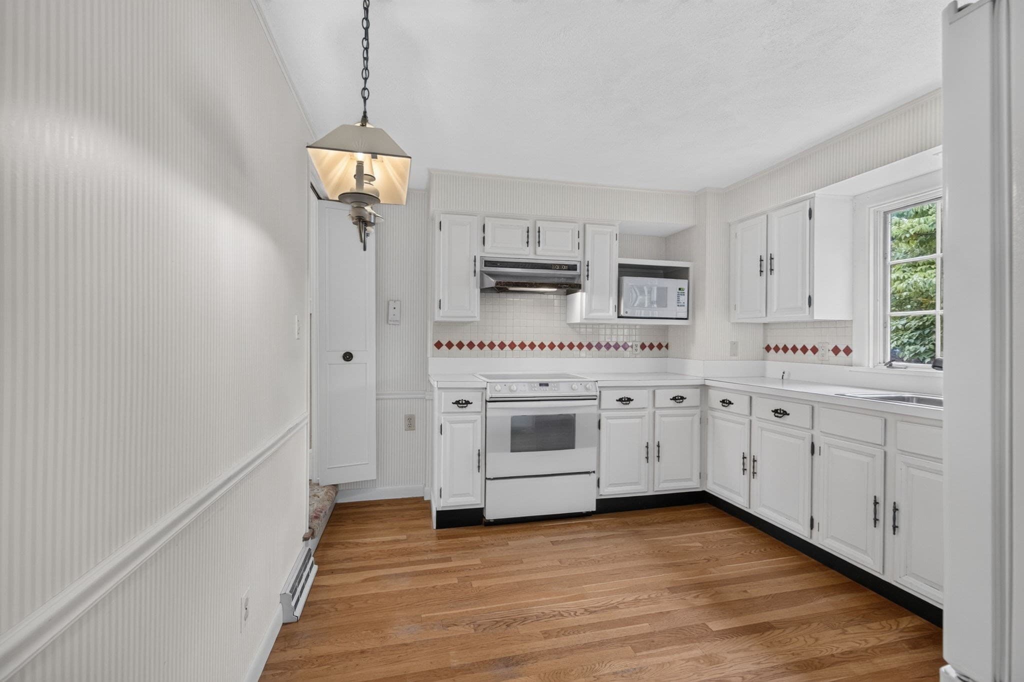 Single Family Residence at 33 Lexington Ave, Haverhill MA 01835, Haverhill, photo 14 of 31