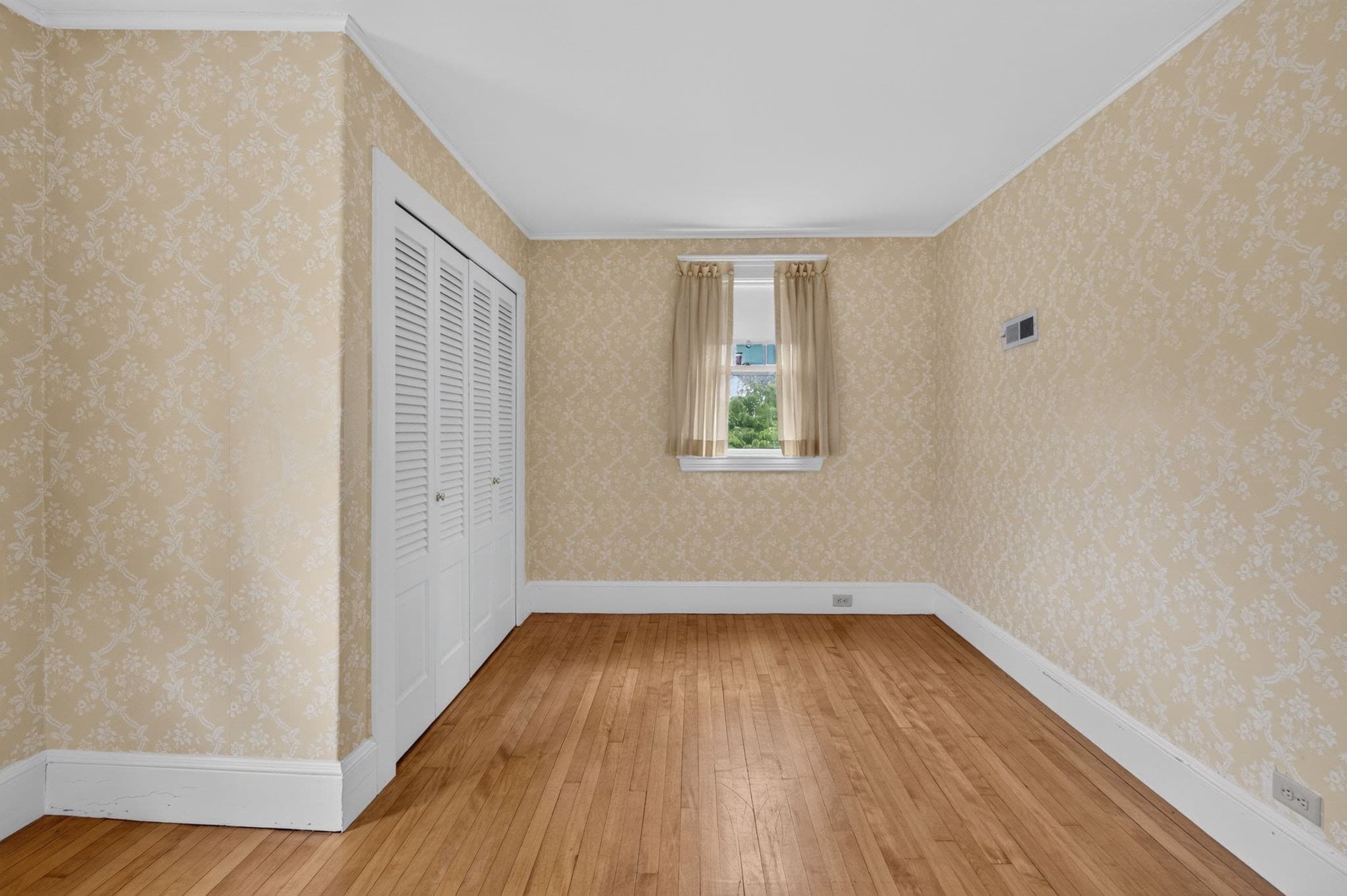 Single Family Residence at 33 Lexington Ave, Haverhill MA 01835, Haverhill, photo 21 of 31