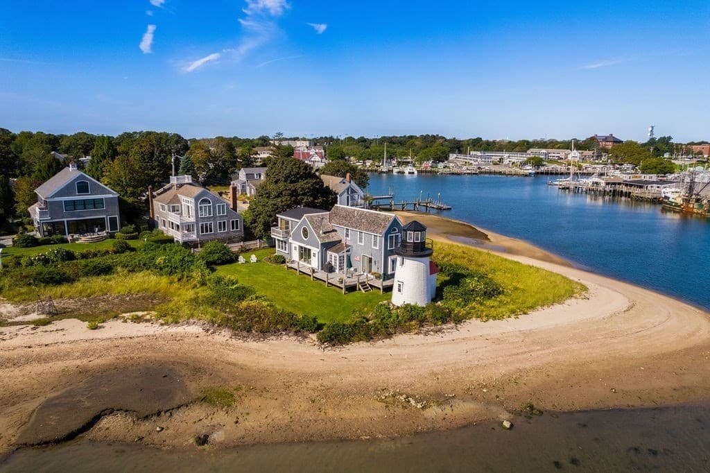 Single Family Residence at 107 Channel Point Rd, Barnstable MA 02601, Barnstable, photo 2 of 41