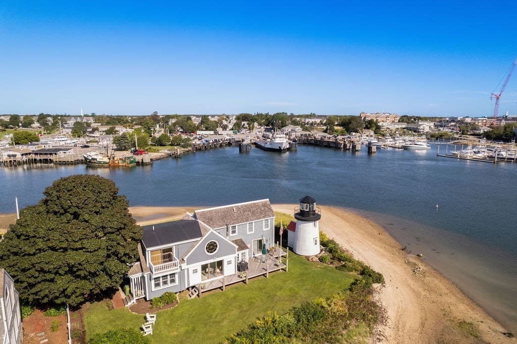 Single Family Residence at 107 Channel Point Rd, Barnstable MA 02601, Barnstable, photo 3 of 41