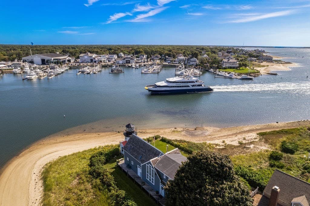 Single Family Residence at 107 Channel Point Rd, Barnstable MA 02601, Barnstable, photo 5 of 41
