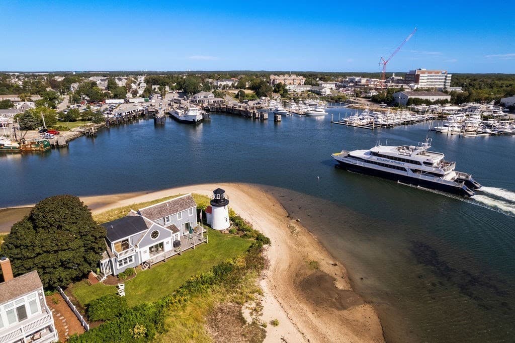 Single Family Residence at 107 Channel Point Rd, Barnstable MA 02601, Barnstable, photo 38 of 41