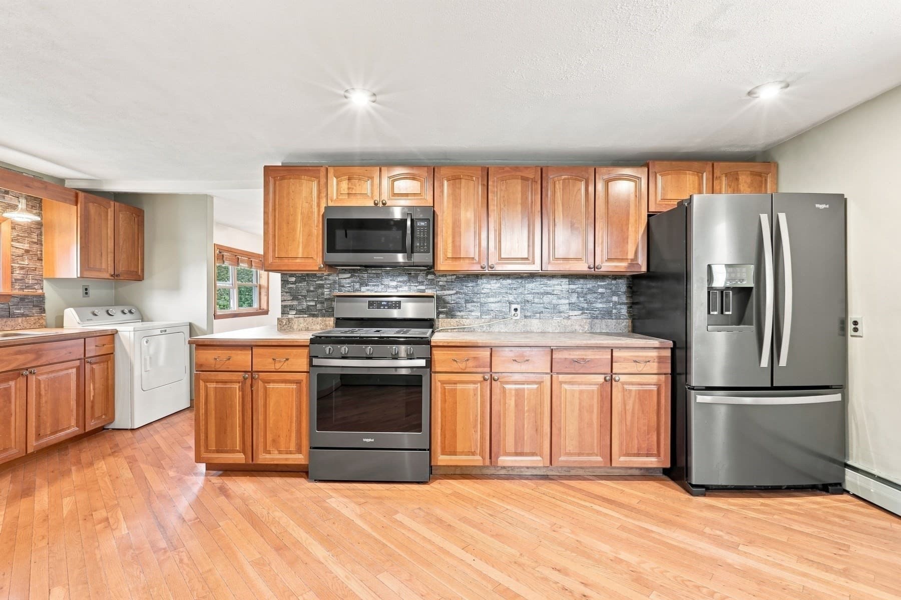 Single Family Residence at 5 Pond Ln Ext, Billerica MA 01821, Billerica, photo 9 of 42