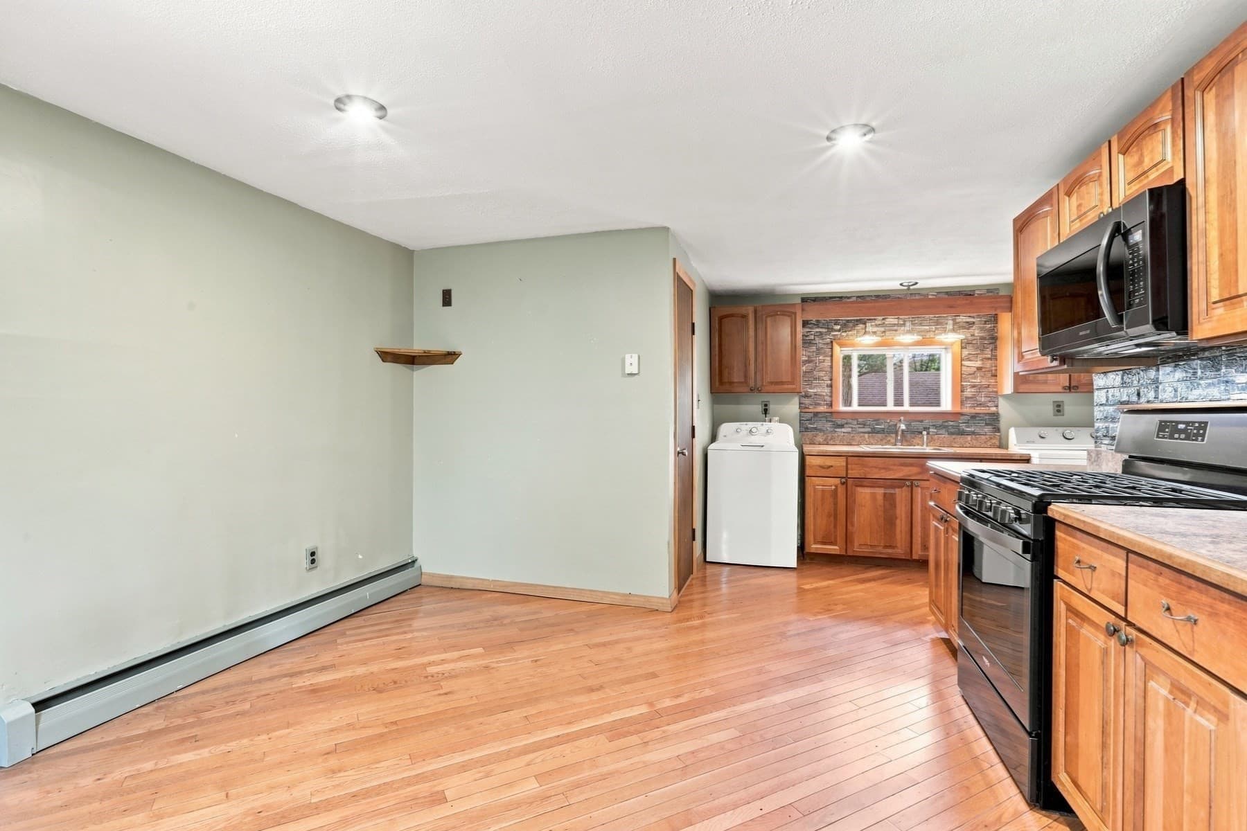 Single Family Residence at 5 Pond Ln Ext, Billerica MA 01821, Billerica, photo 10 of 42