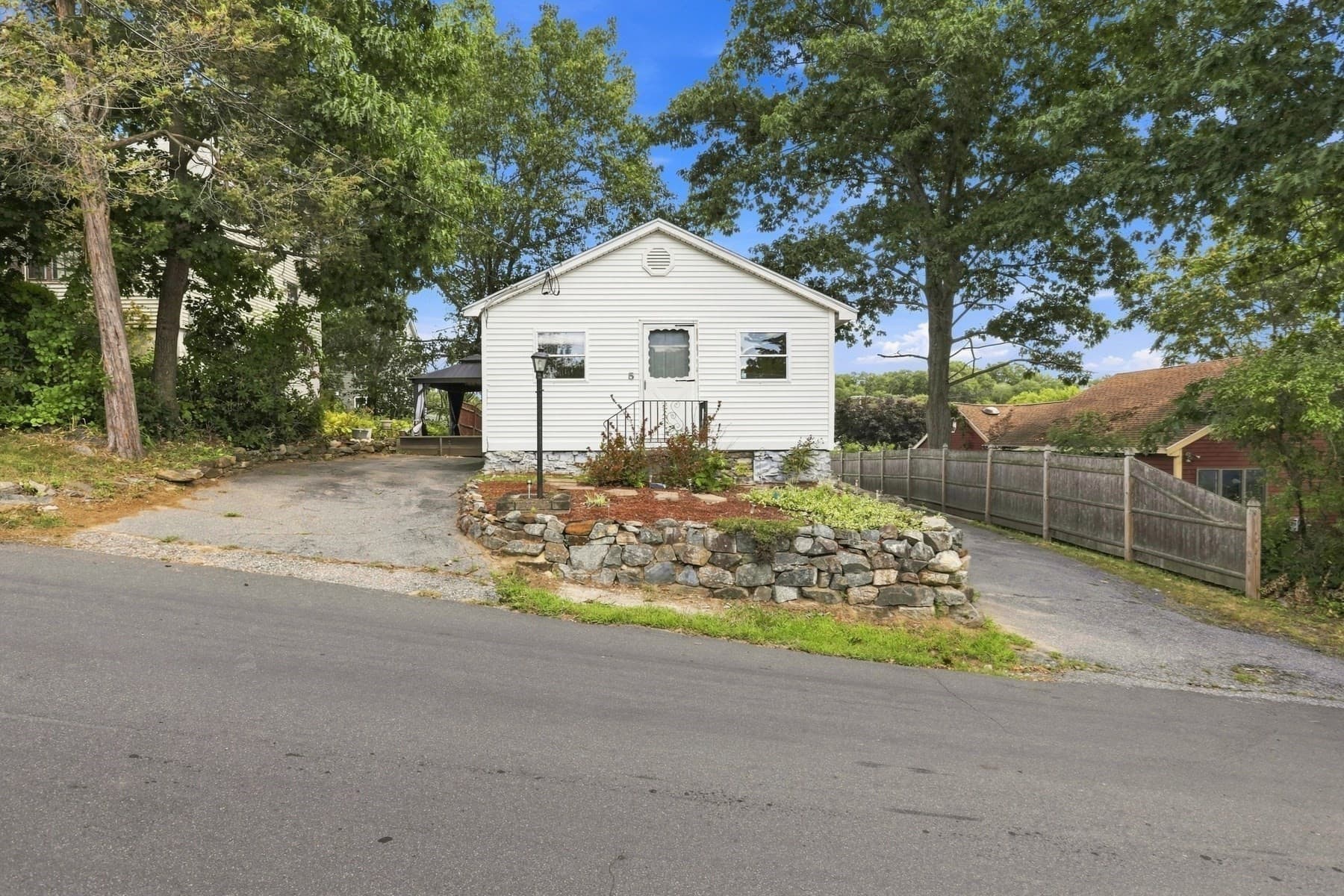 Single Family Residence at 5 Pond Ln Ext, Billerica MA 01821, Billerica, photo 37 of 42