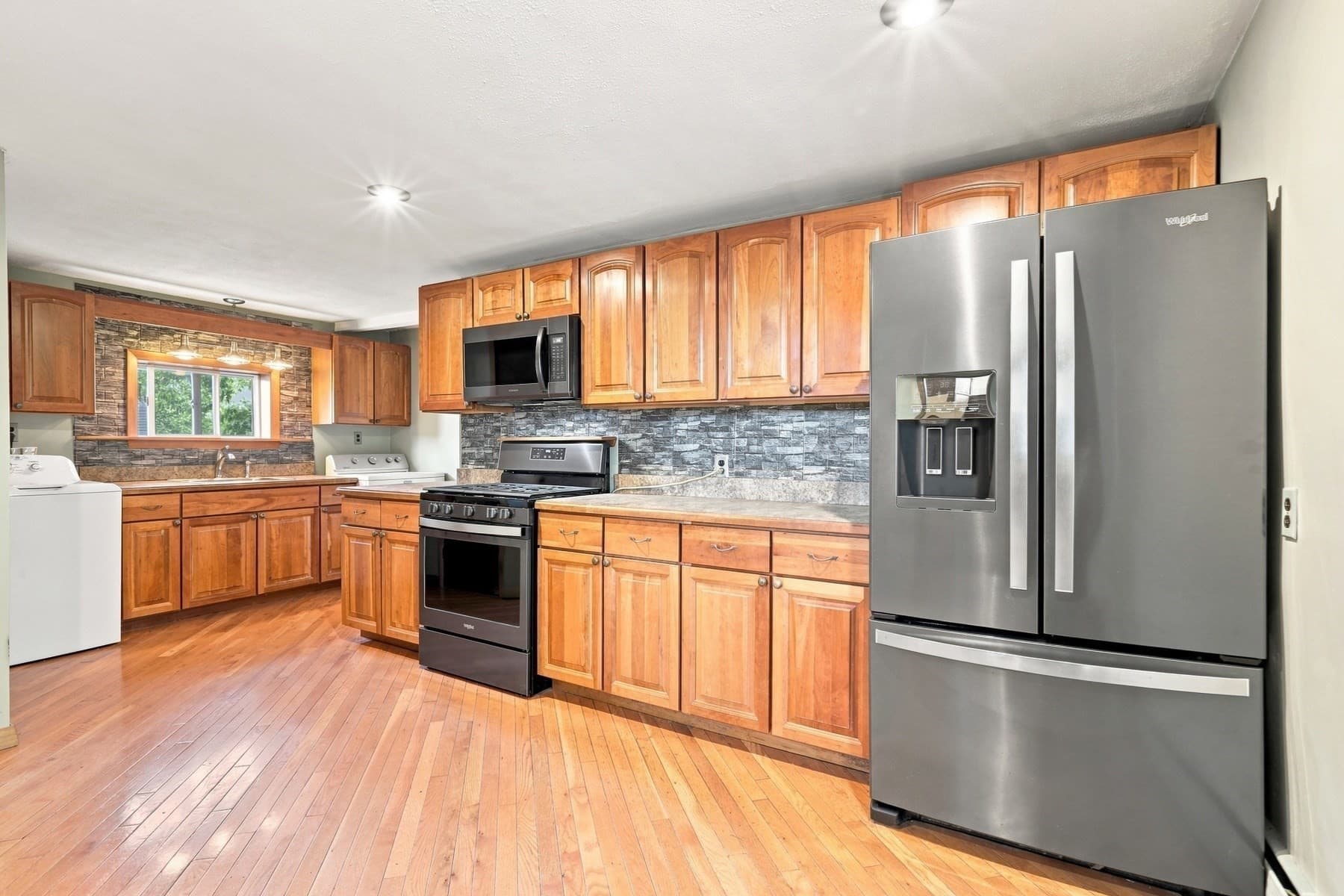 Single Family Residence at 5 Pond Ln Ext, Billerica MA 01821, Billerica, photo 11 of 42