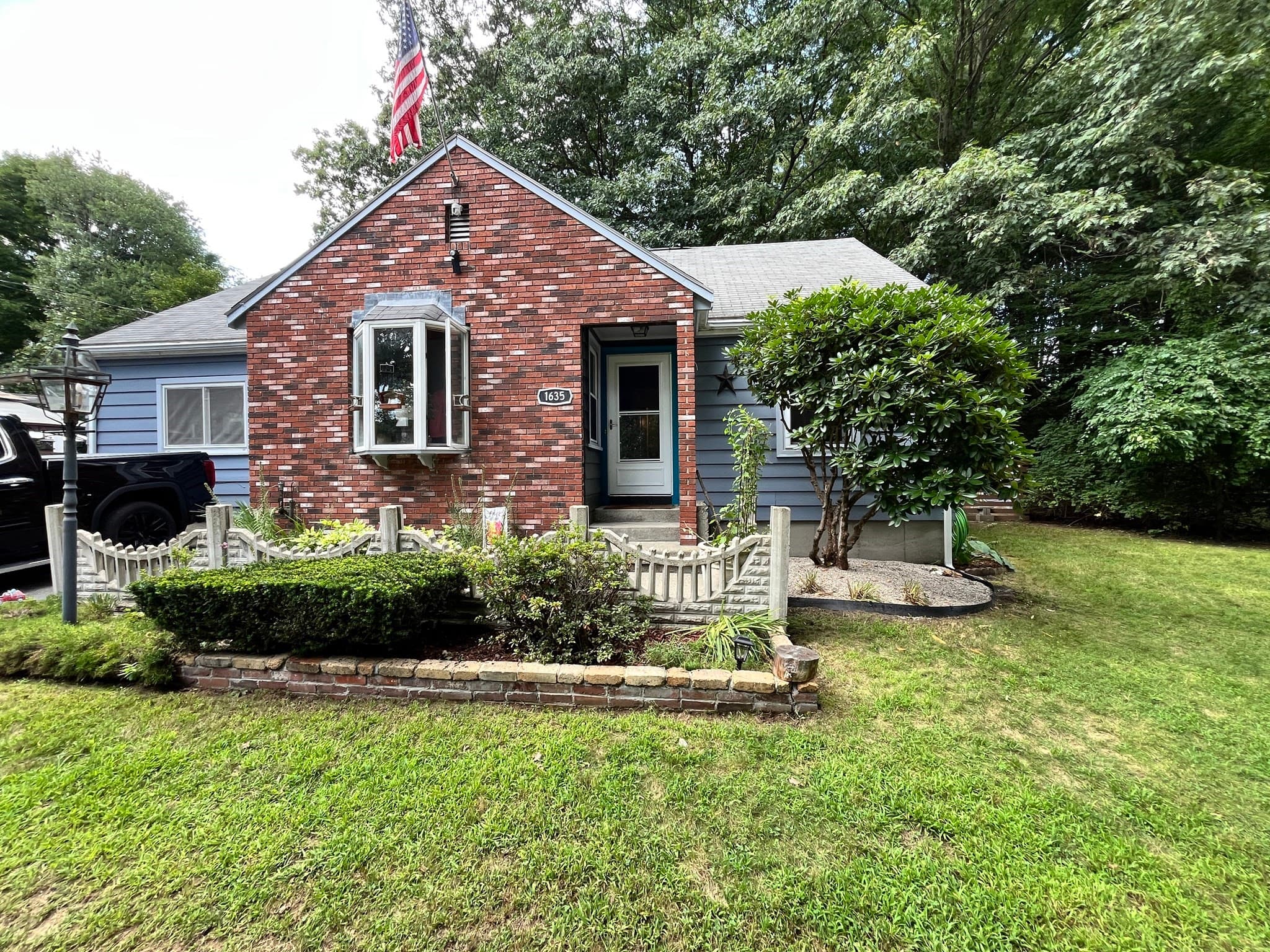 1635 Providence Rd, Northbridge MA 01534