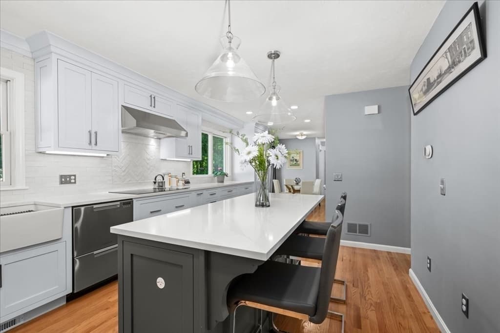 Single Family Residence at 9 Hillando Dr, Shrewsbury MA 01545, Shrewsbury, photo 8 of 42