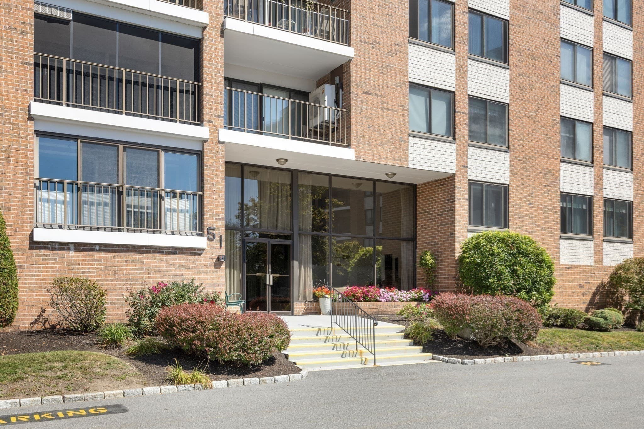 Condominium at 51 Melrose St # 5F, Melrose MA 02176, Melrose, photo 3 of 40