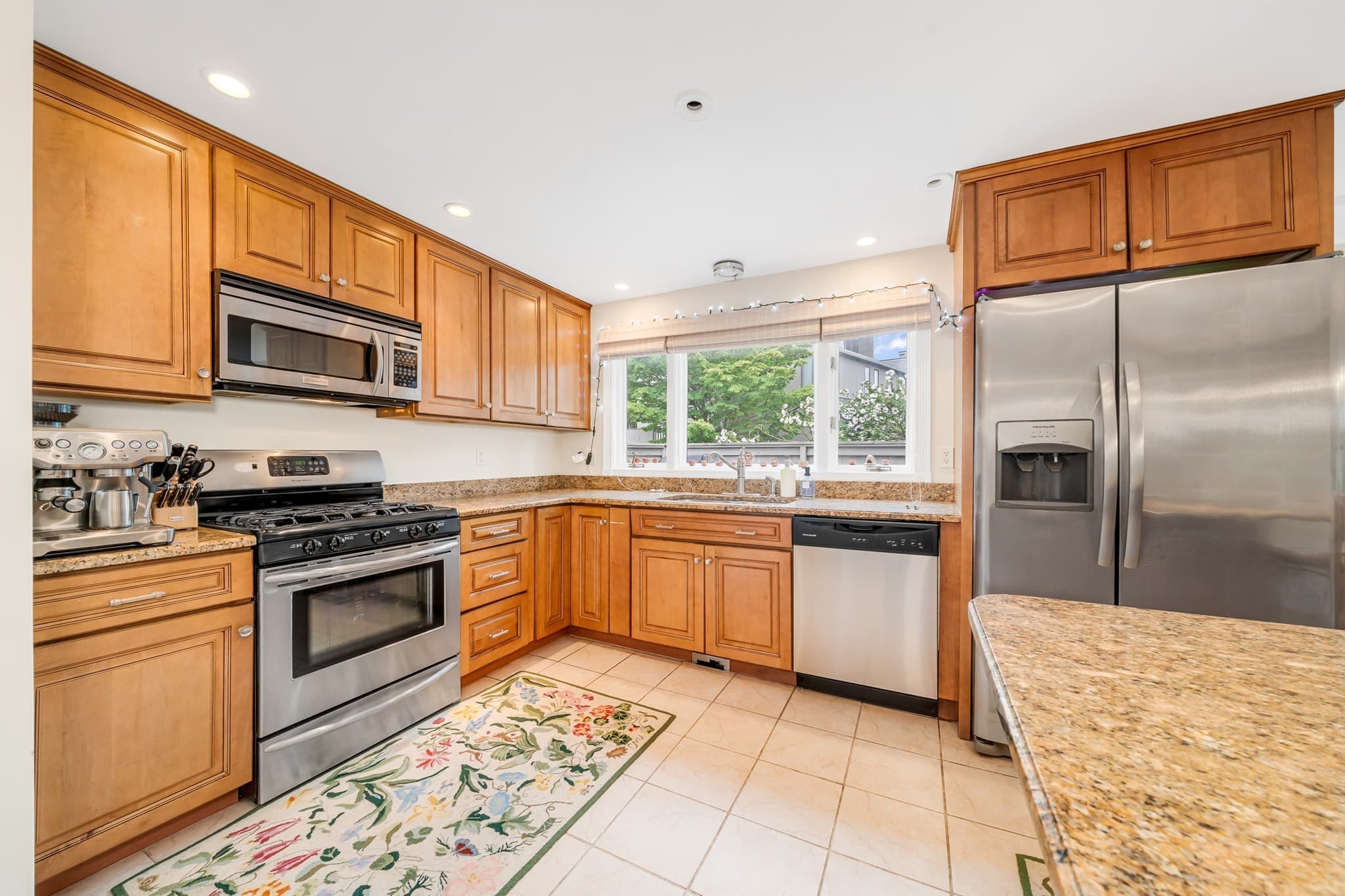 Condominium at 29 Mill Pond # 29, North Andover MA 01845, North Andover, photo 3 of 27