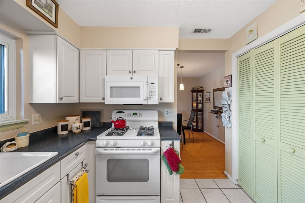Condominium at 23 Oliva Ct # 23, Stoughton MA 02072, Stoughton, photo 16 of 42