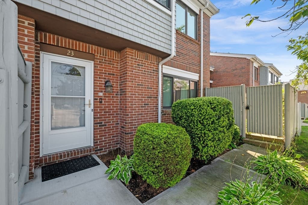 Condominium at 23 Oliva Ct # 23, Stoughton MA 02072, Stoughton, photo 38 of 42