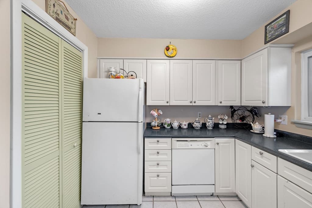 Condominium at 23 Oliva Ct # 23, Stoughton MA 02072, Stoughton, photo 15 of 42