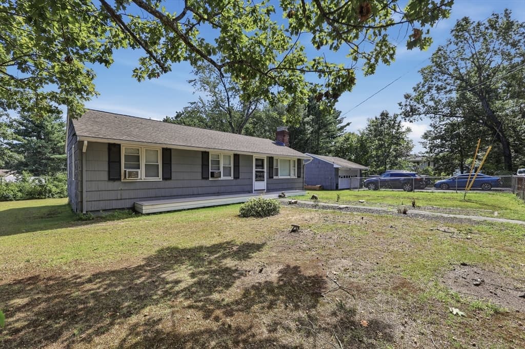 Single Family Residence at 1025 Westminster Hill Road, Fitchburg MA 01420, Fitchburg, photo 3 of 35