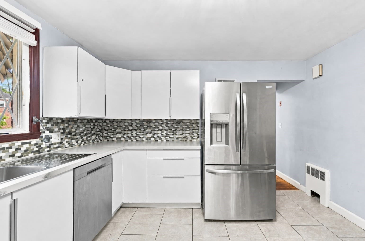 Single Family Residence at 26 Beulah St, Framingham MA 01701, Framingham, photo 6 of 34