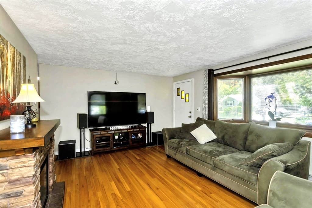 Single Family Residence at 23 Beyer Dr, Easthampton MA 01027, Easthampton, photo 7 of 25
